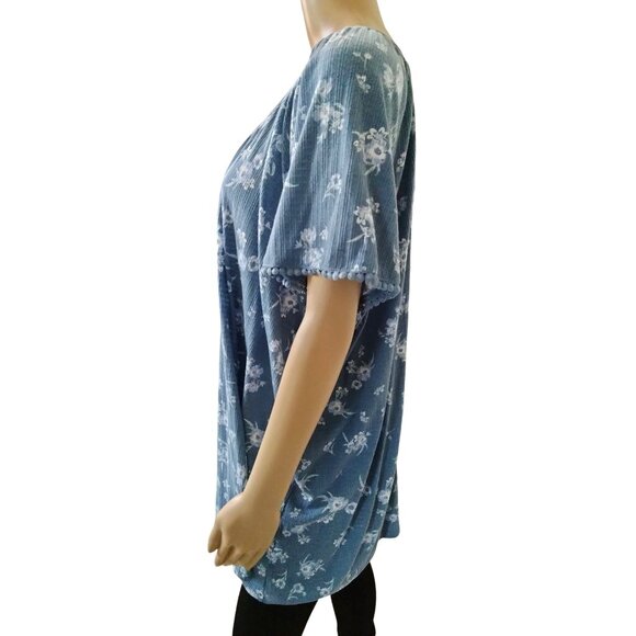 Catherines Plus Size Floral Blue Top Button Front Short Sleeve Size 3X (26/28W) - Picture 3 of 7